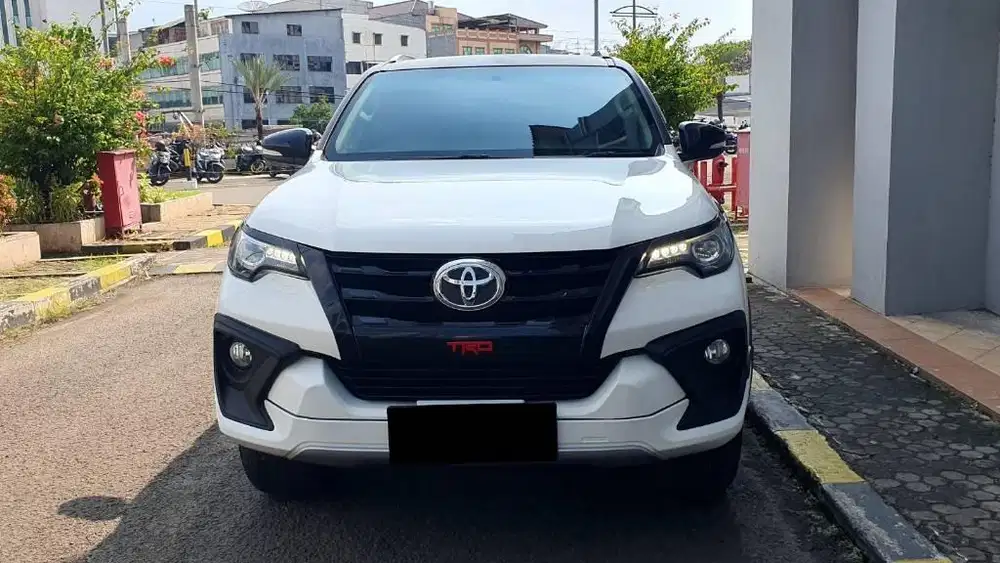 Toyota Fortuner 2.4 VRZ 4x2 Diesel AT 2017 Putih Upgrade TRD mdl 20