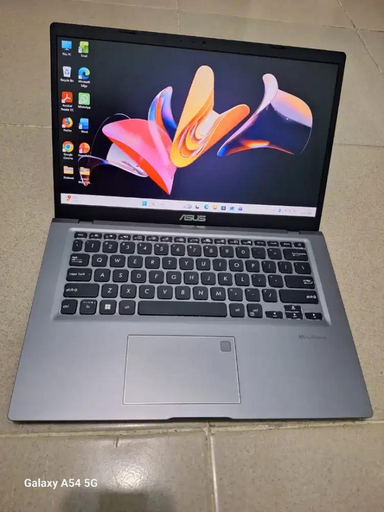 Bismillah dijual laptop Asus core i3 gen 10
