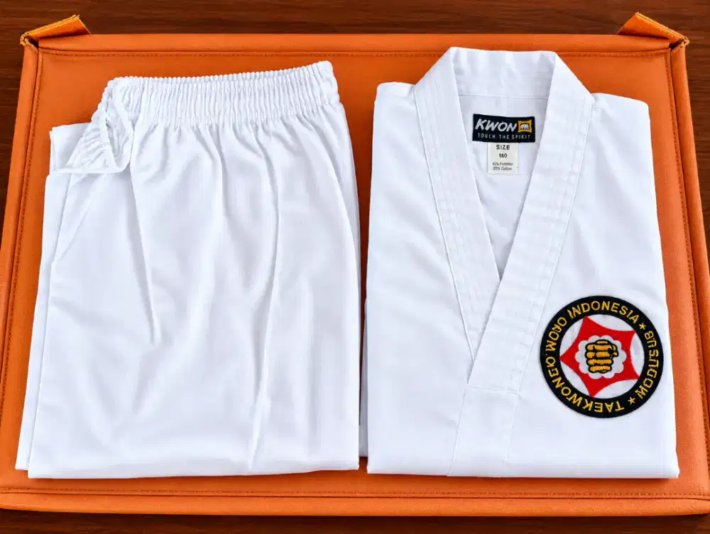 Baju taekwondo putih