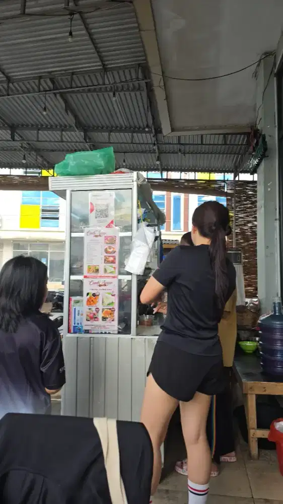 Dicari wanita non muslim utk jual sarapan pagi