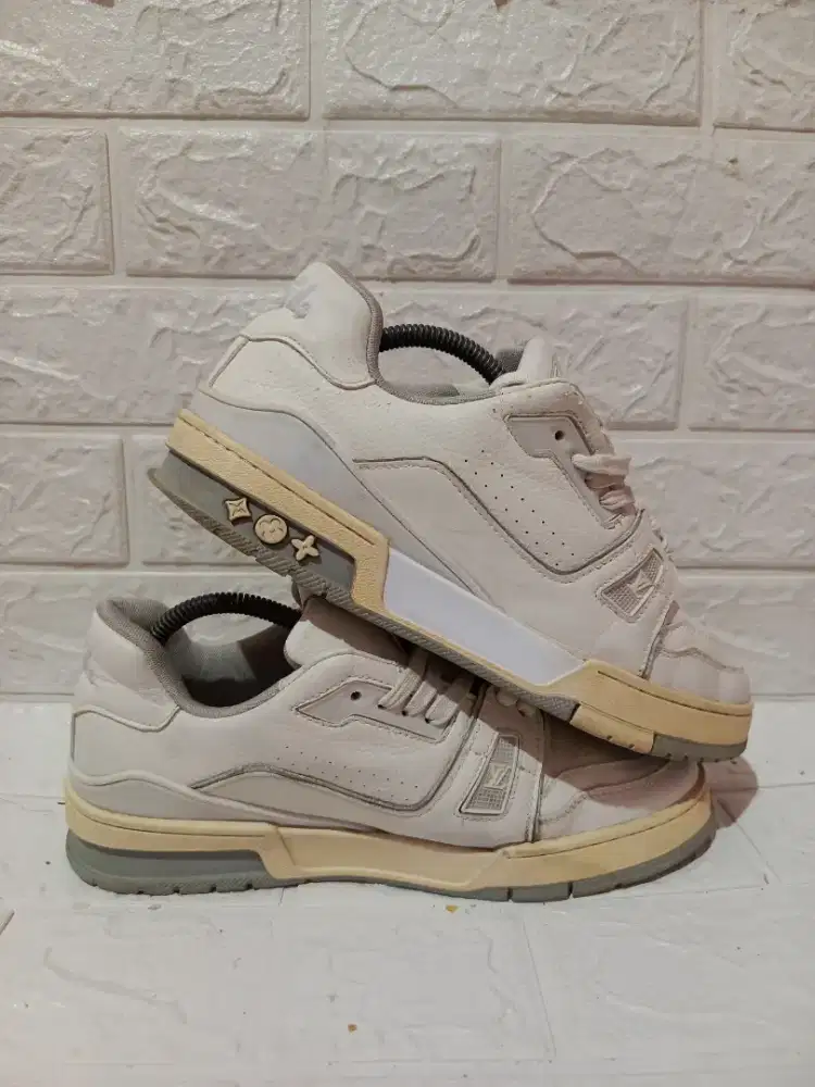 Louis Vuitton Trainer White Grey