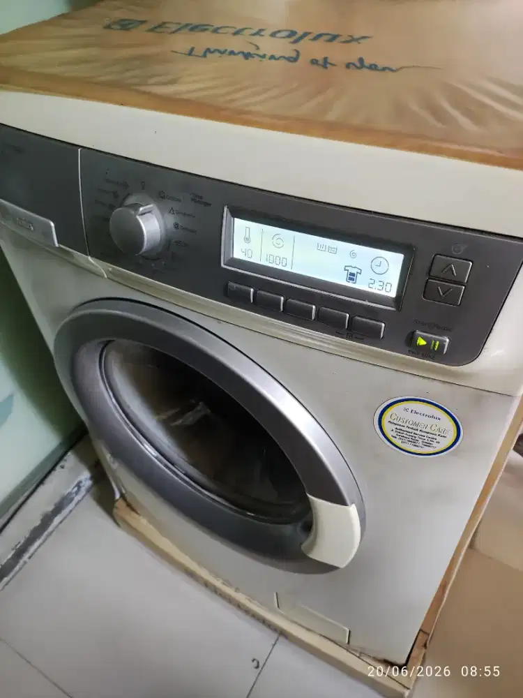 Dijual mesin cuci front loading Electrolux EWF 1082 kapasitas 8kg