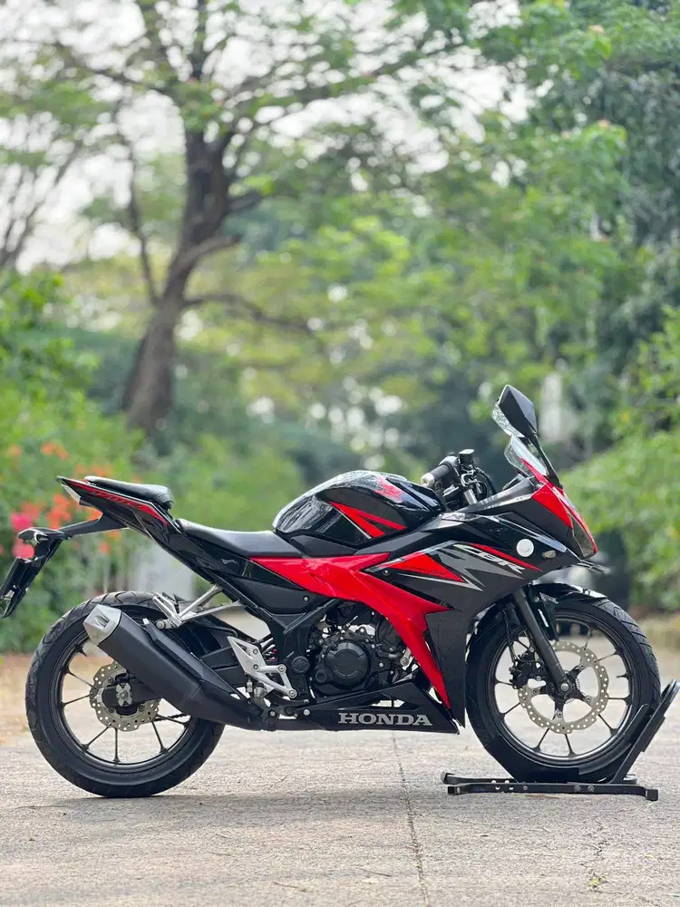 HONDA CBR 150R ABS OLD HITAM MERAH 2019 KM 6K PAJAK ON SUPER GRESS