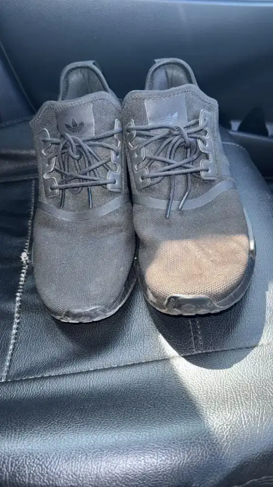 Jual sepatu masih bagus