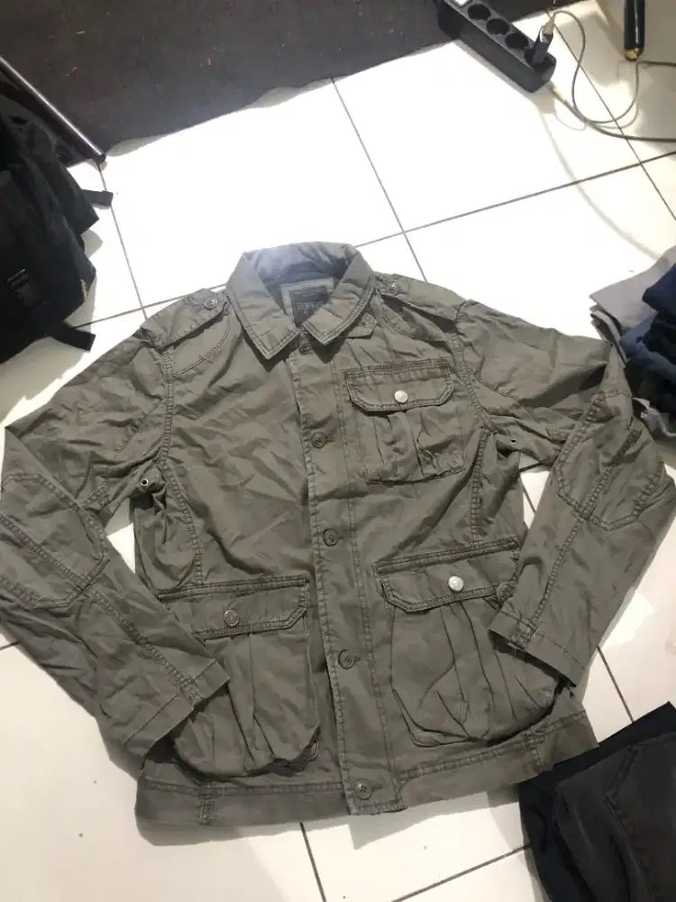 Esprit size XL,kondisi baru,jual 300k