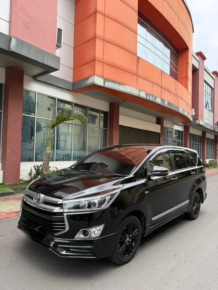Toyota Kijang Innova Reborn V Luxury A/T TRD Bensin