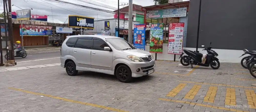 mobil bekas Toyota Avanza tipe S 1.5 tahun 2009 no minus
