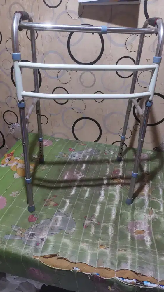 Walker Terapi Jalan