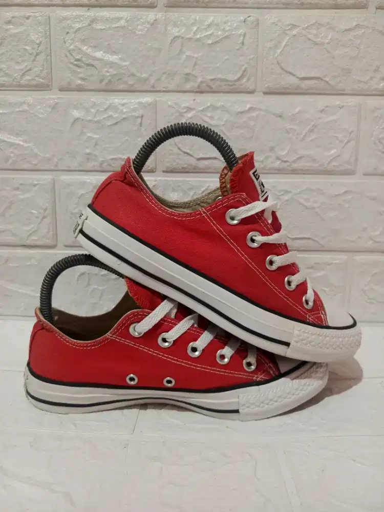 Converse CTAS low top red