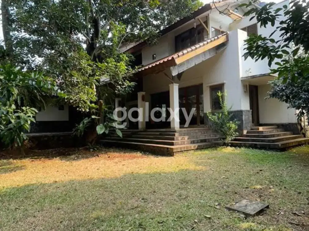 Pancoran Rumah Dengan Halaman Yang Luas