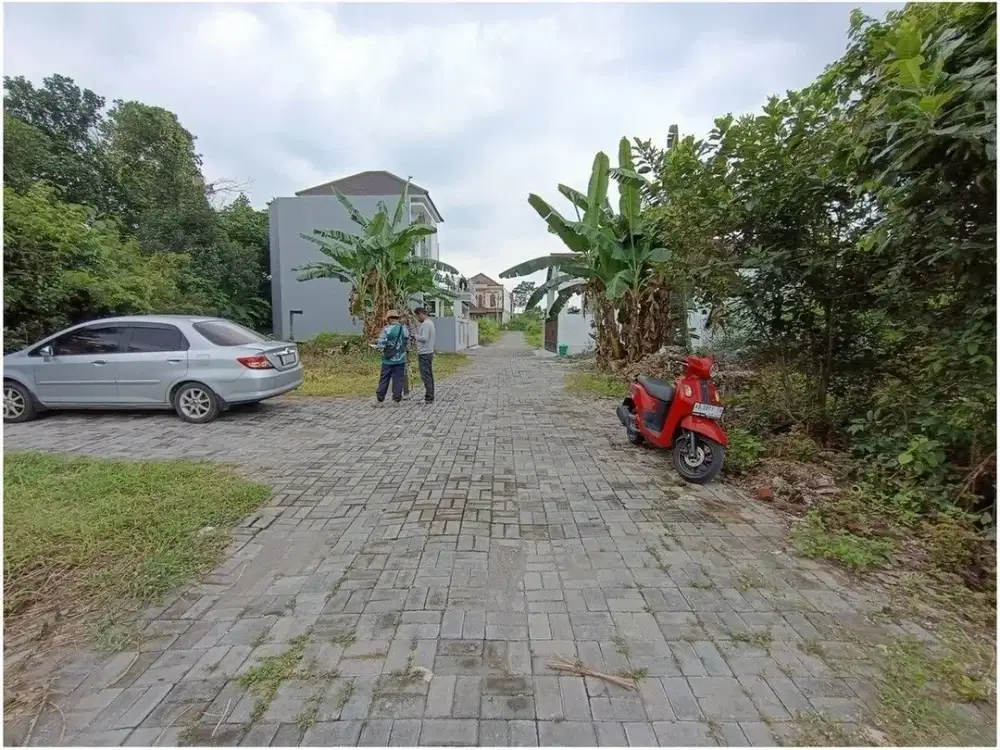 Dekat Pintu Tol Trihanggo Tanah Yogyakarta di Jl. Banteng