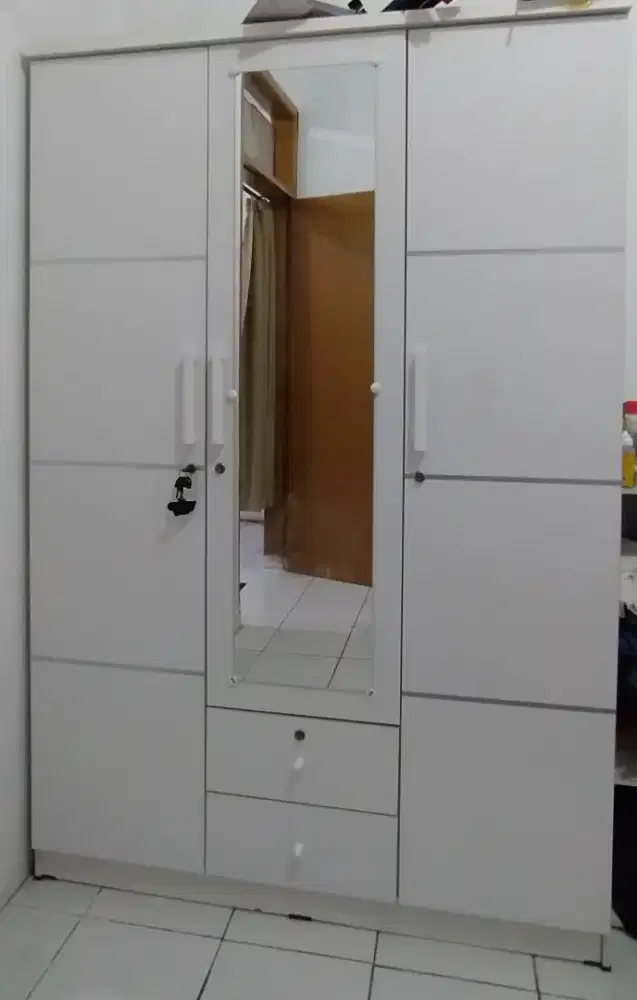 Lemari pakaian 3 pintu 2 laci