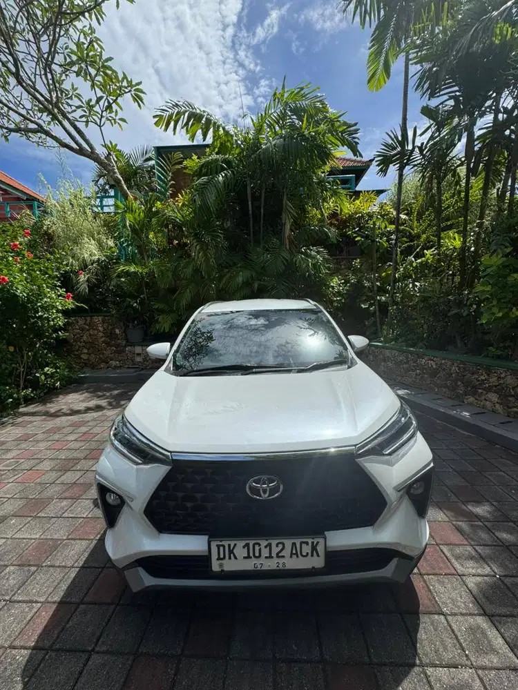 Dijual Veloz 2023 Putih Premium: Custom chocolate leather seats