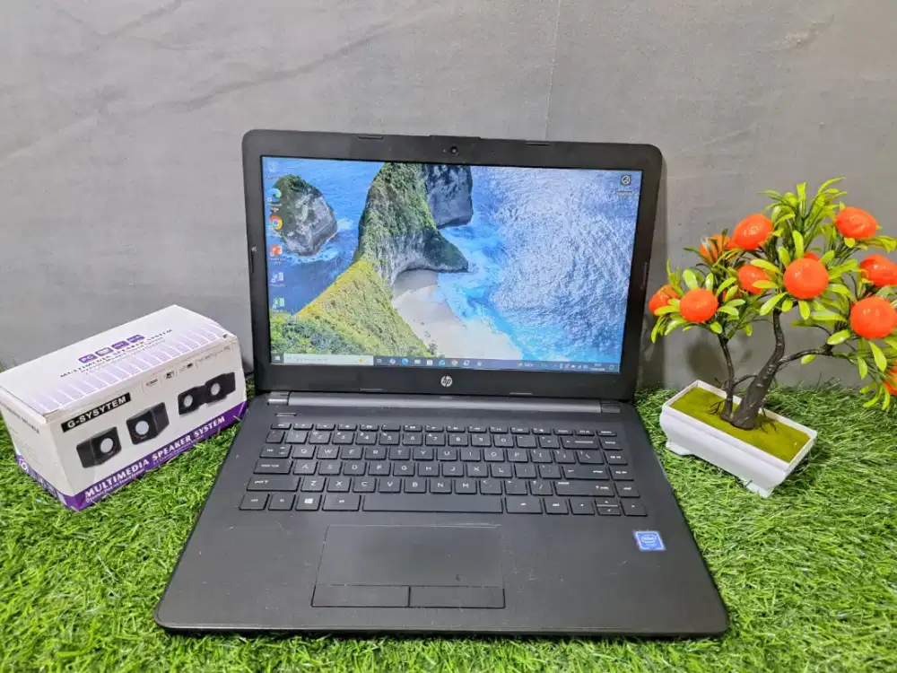 Laptop hp 14 SSD 128 GB ngebutt siap pakai