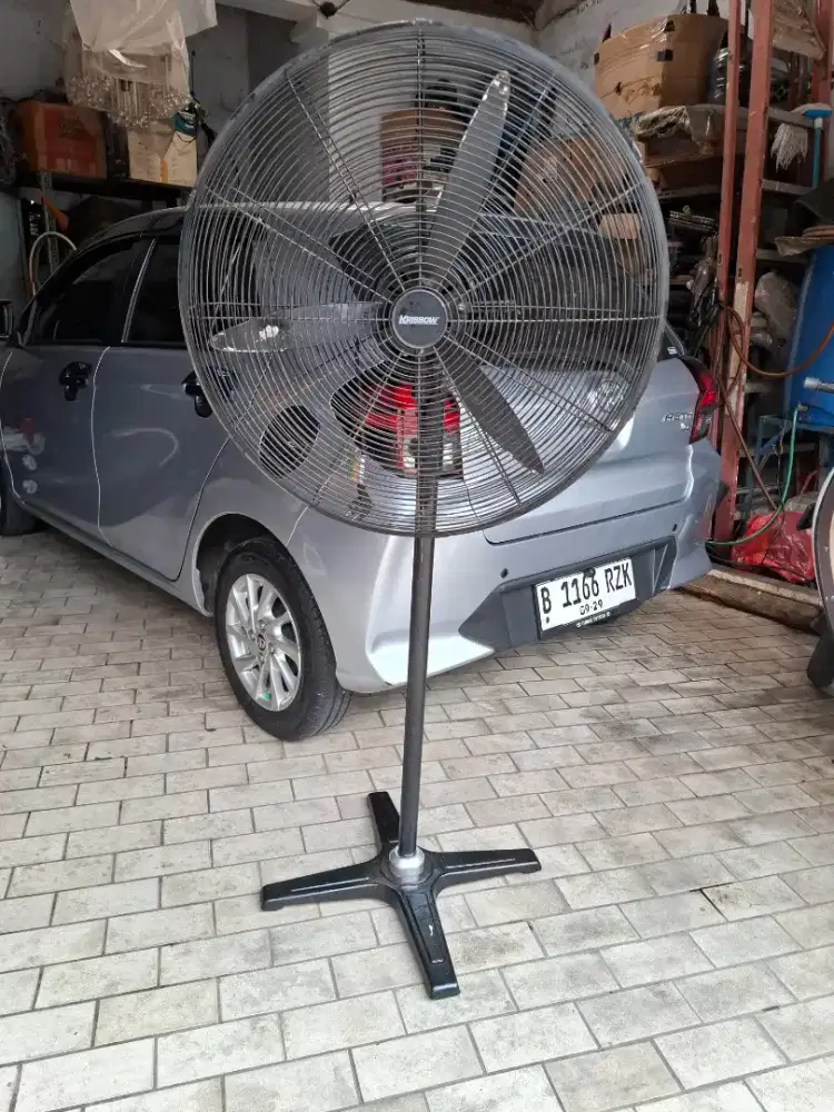 Kipas angin berdiri 26 inchi merek Krisbow
