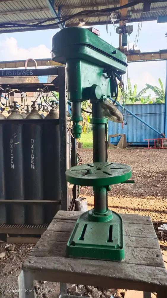 Mesin bobor duduk untuk diameter 13 mm