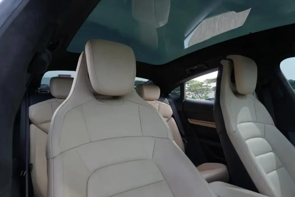Istimewah! Porsche Taycan Turbo  Biru 2021