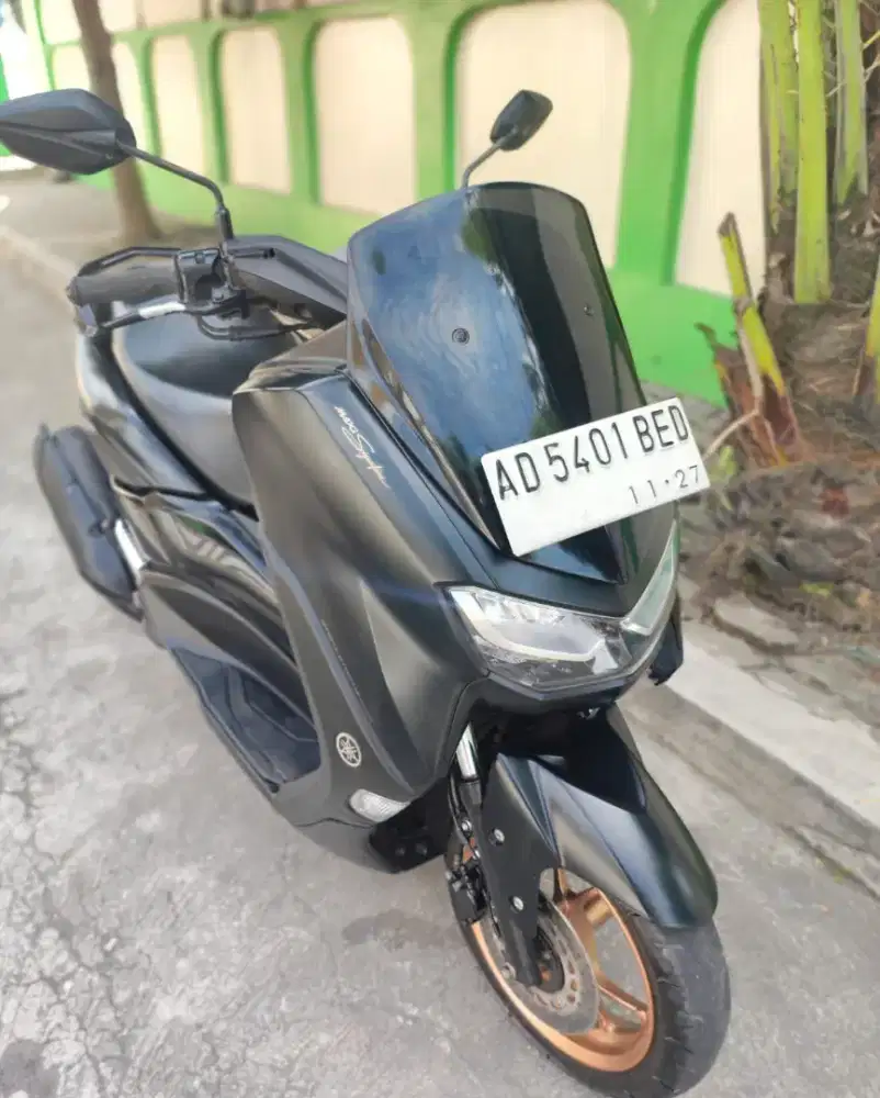 Nmax new warna hitam