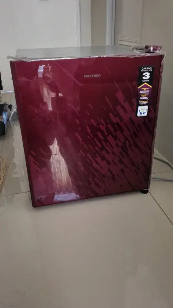 POLYTRON KULKAS MINI 1 PINTU