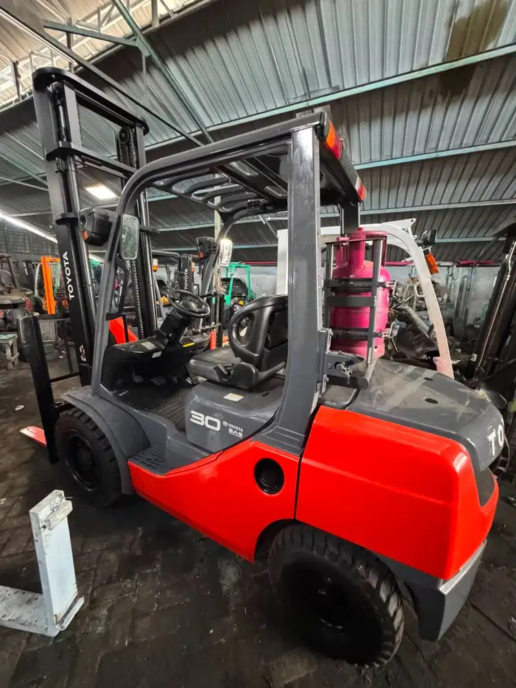 Forklift Toyota 8FG30 3 Ton Gasoline Mast 4,5 Meter Unit Normal