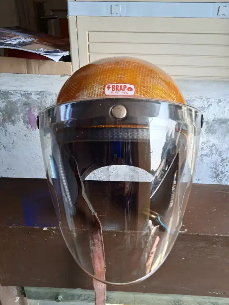 Helm Slimhead brap helmet