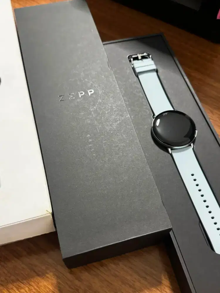 WTS Zepp E Circle 42mm Ice Blue – Like New 99%