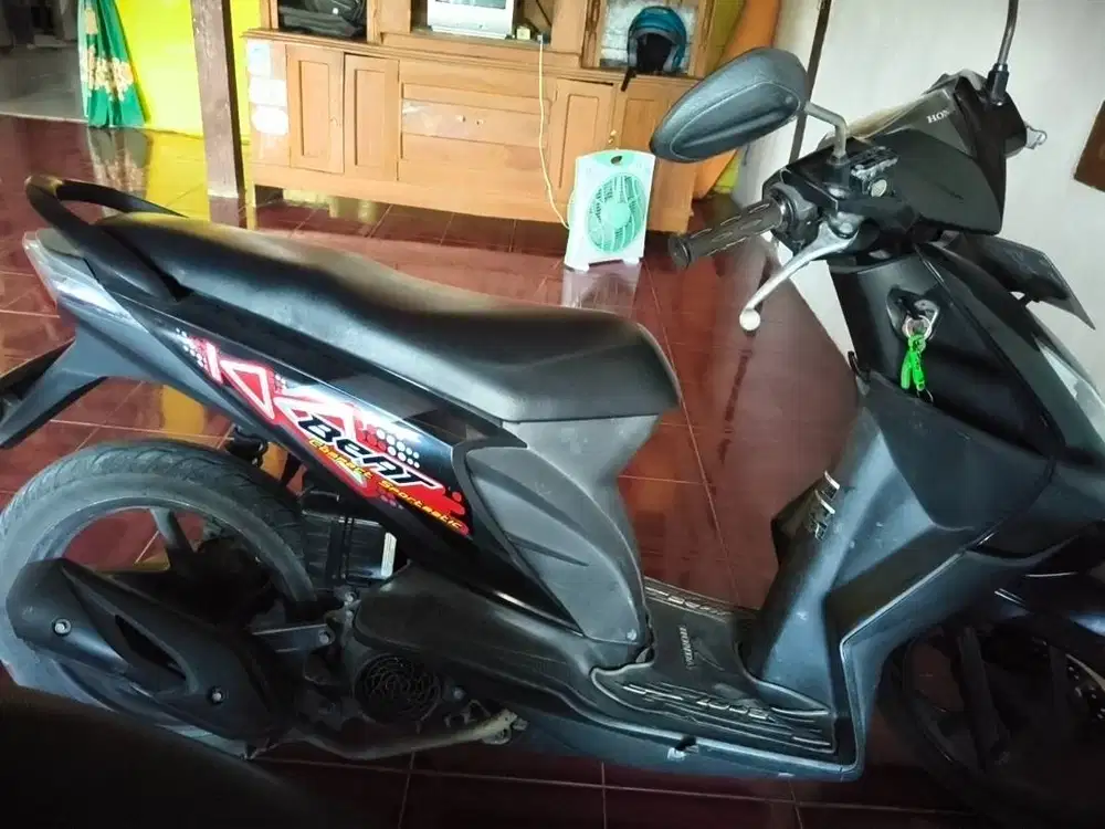 Dijual Honda Beat 2011 pemakaian individu perempuan bagus dan ori