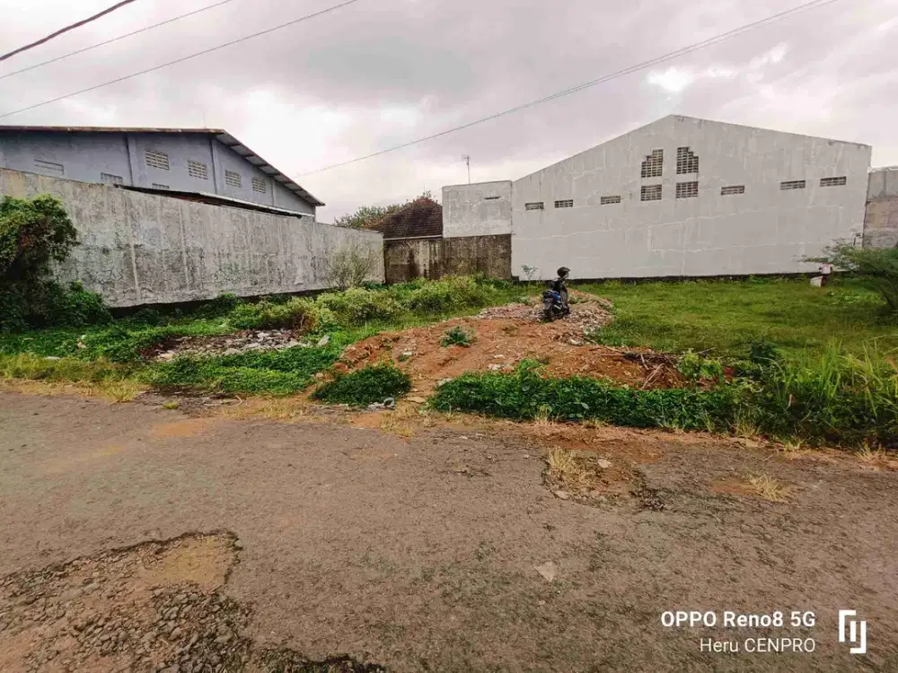 Tanah kosong stadion mini dekat sekolah Puhua, Bioskop Rajawali Purwokerto