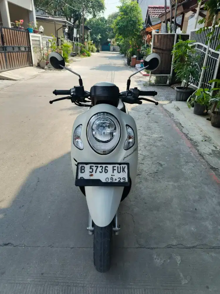HONDA SCOOPY PRESTIGE WHITE CBS ISS SMARTKEY 2024 (GRESS)