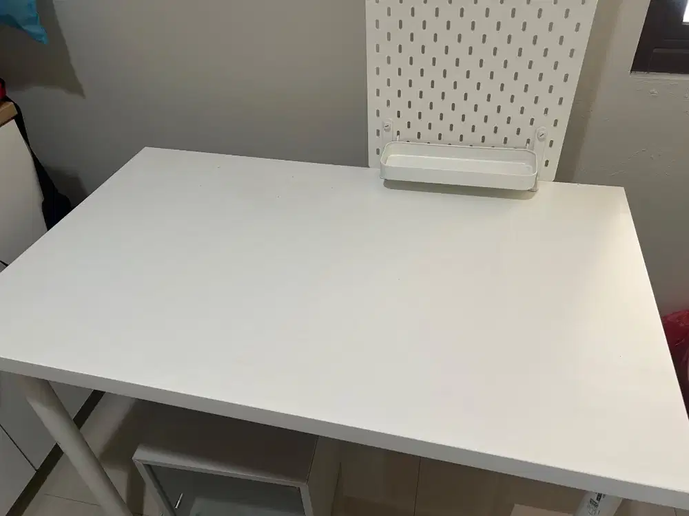 Meja Ikea + pegboard