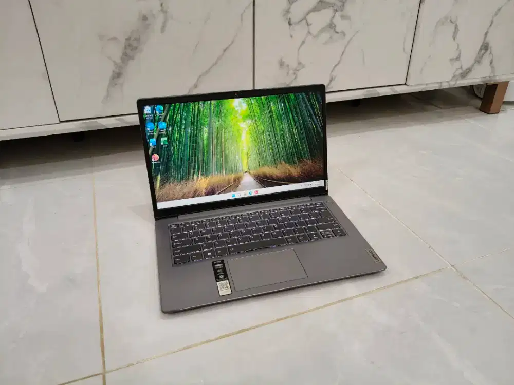 laptop lenovo core i3 1215U 8/512GB SSD Nvme