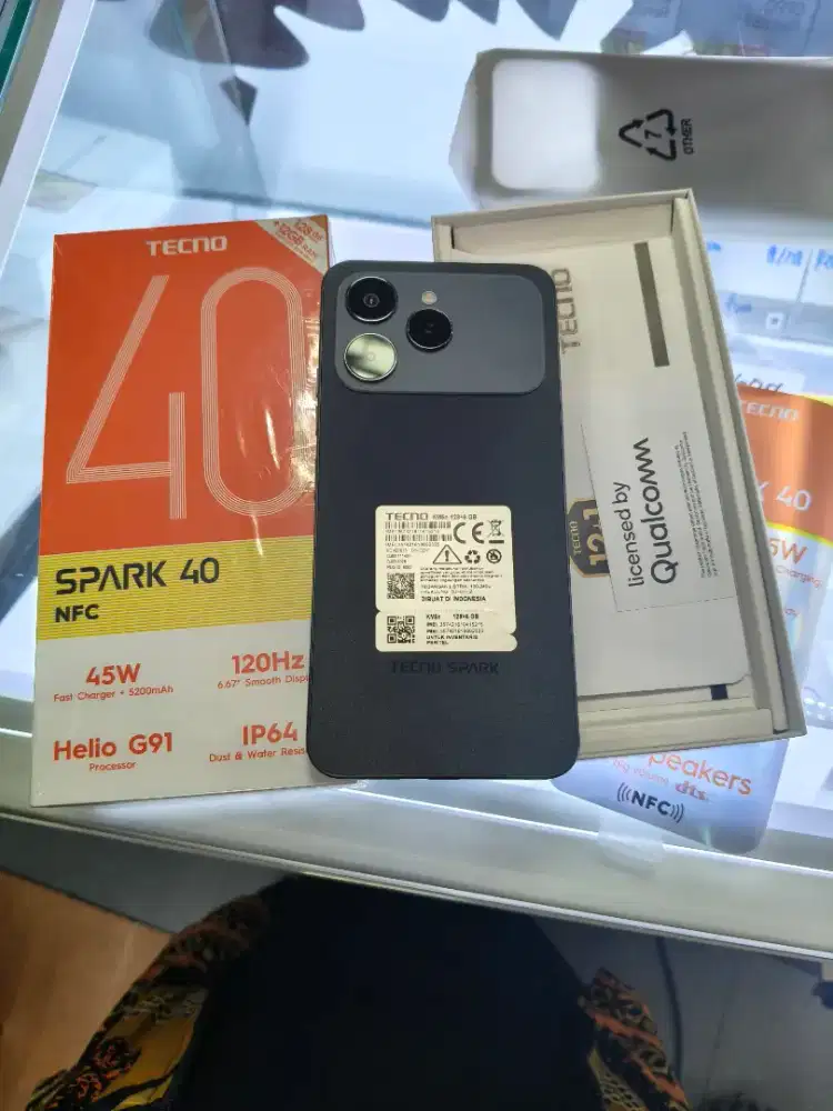 SPARK 40 RAM 6/128GB