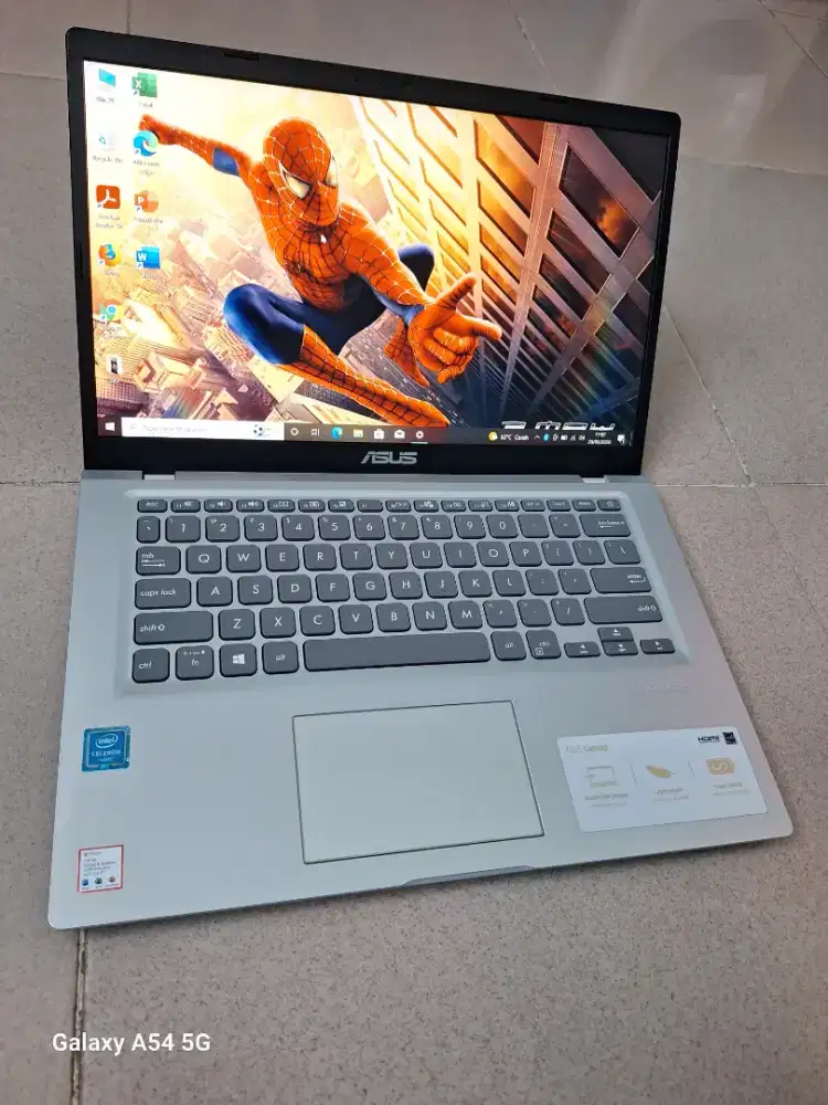 Bismillah di jual laptop asus vivobook slim siap pakai baterai ok