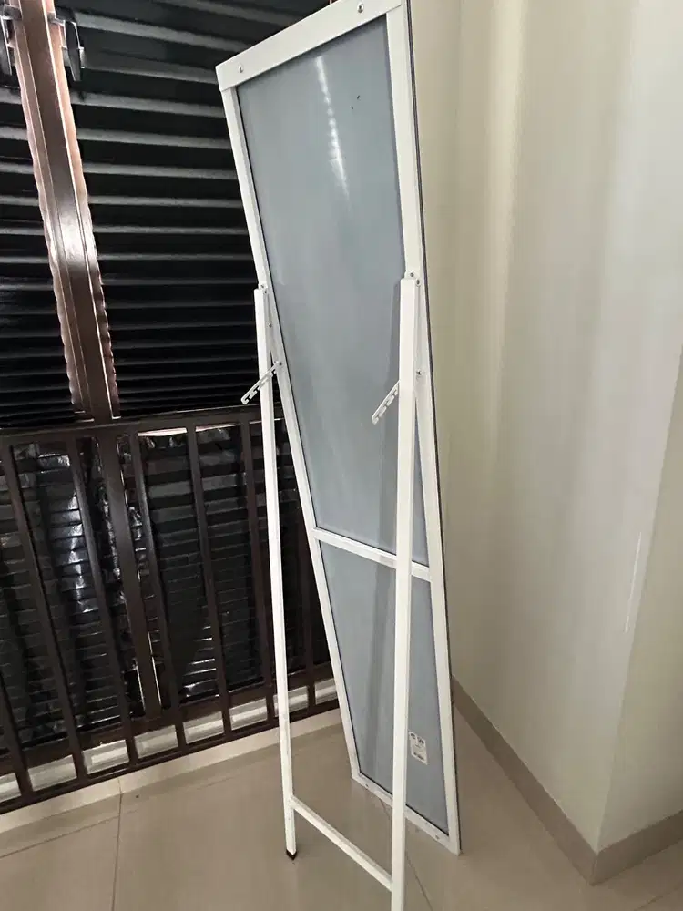 Cermin informa frame besi