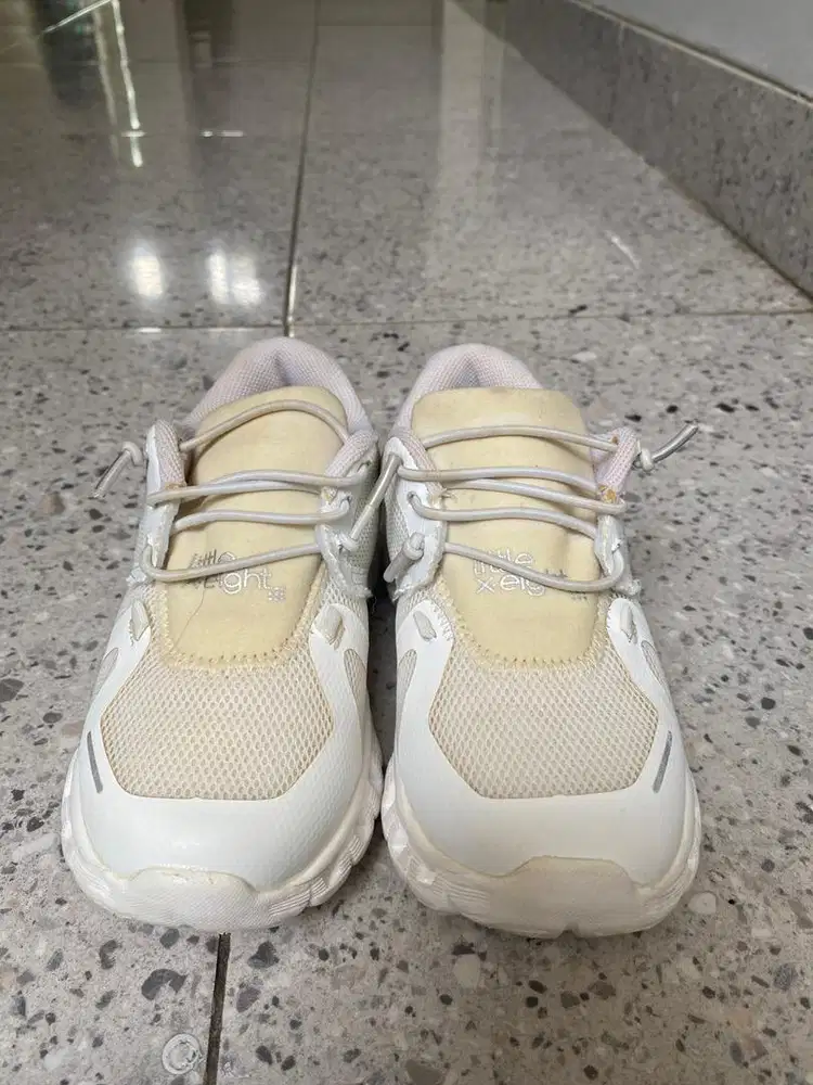 Di jual sepatu anak