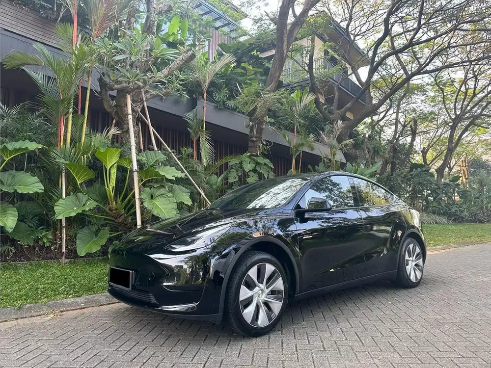 BU 2023 Tesla Model Y Compact SUV Full Option