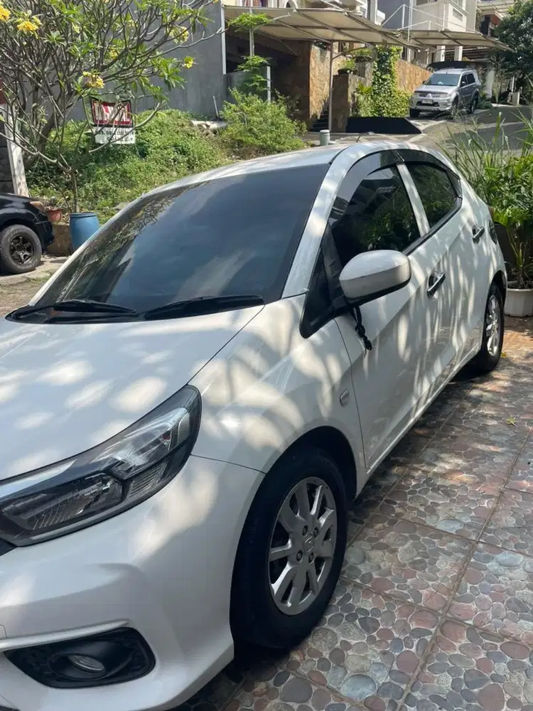 Honda Brio Putih 2019
