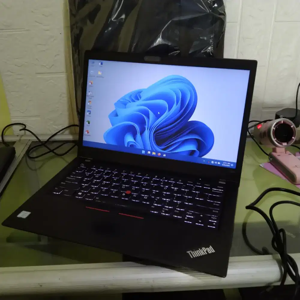 Lenovo thinkpad t480s core i5 ram 16gb SSD M2 256gb keyboard nyala