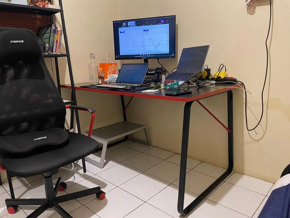 Ikea HUVUDSPELARE meja dan kursi gaming