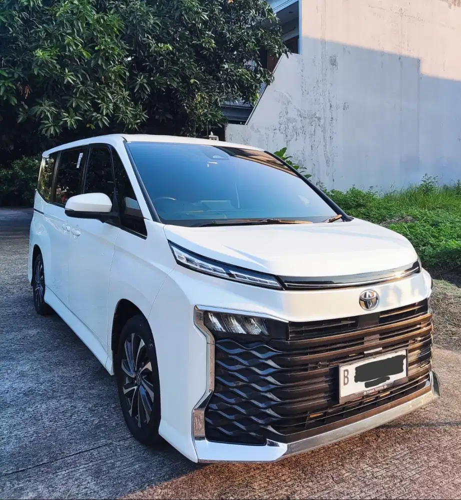 Toyota Voxy TSS 2022 (Premium Color)