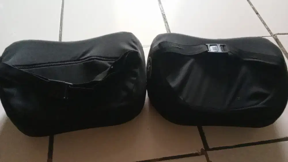 Senderan kepala kursi mobil
