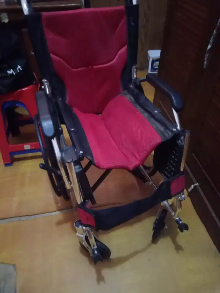 Kursi roda omega