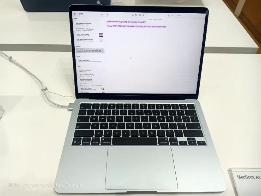 MacBook air (13,6 inci). Bisa cicilan tanpa DP