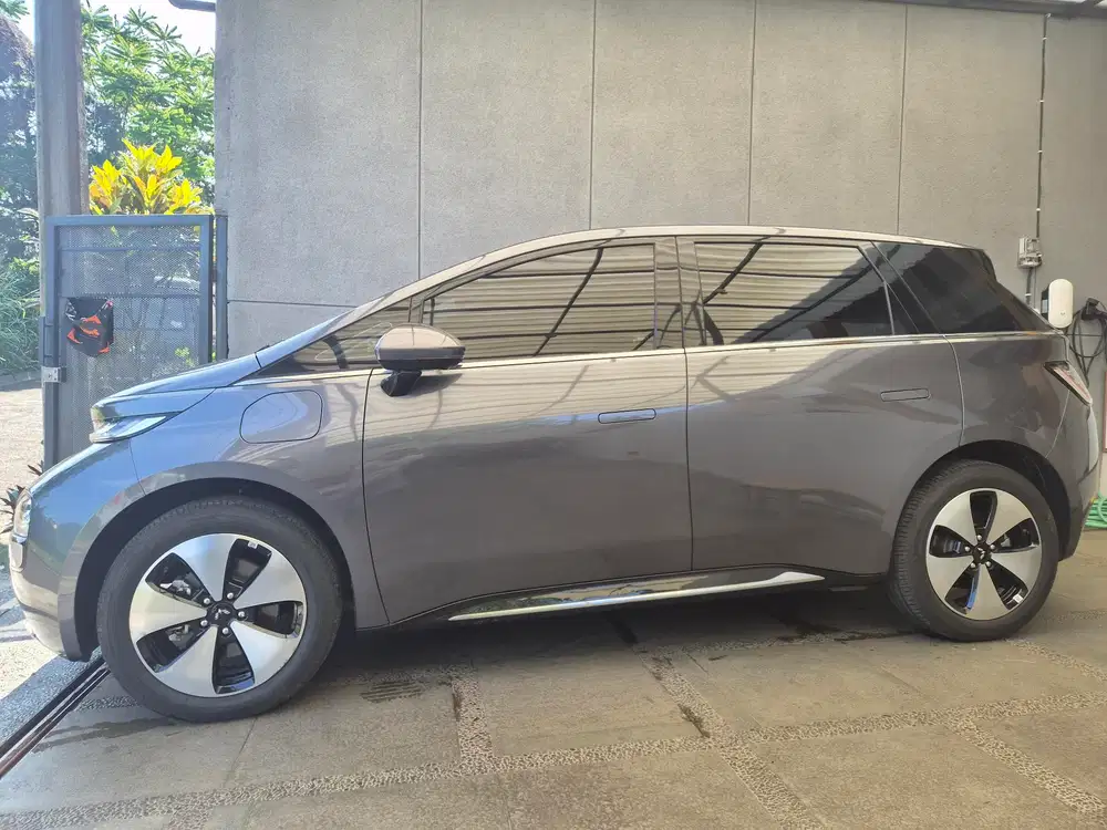 Wuling Cloud EV 2025 (under 1 year)