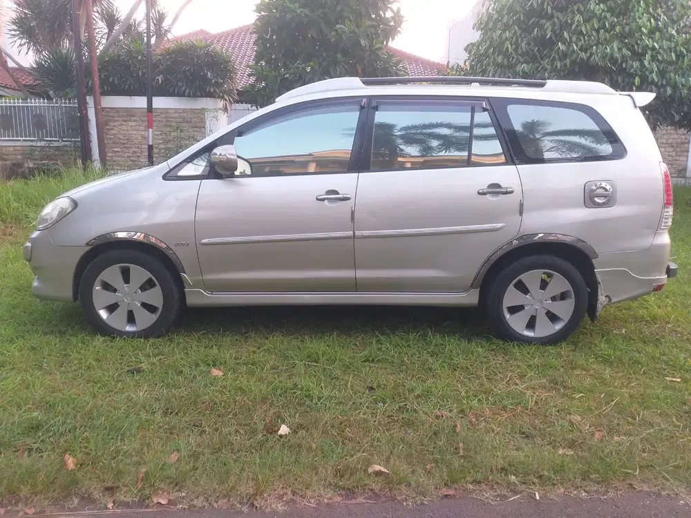 Toyota Kijang Innova 2009 Bensin