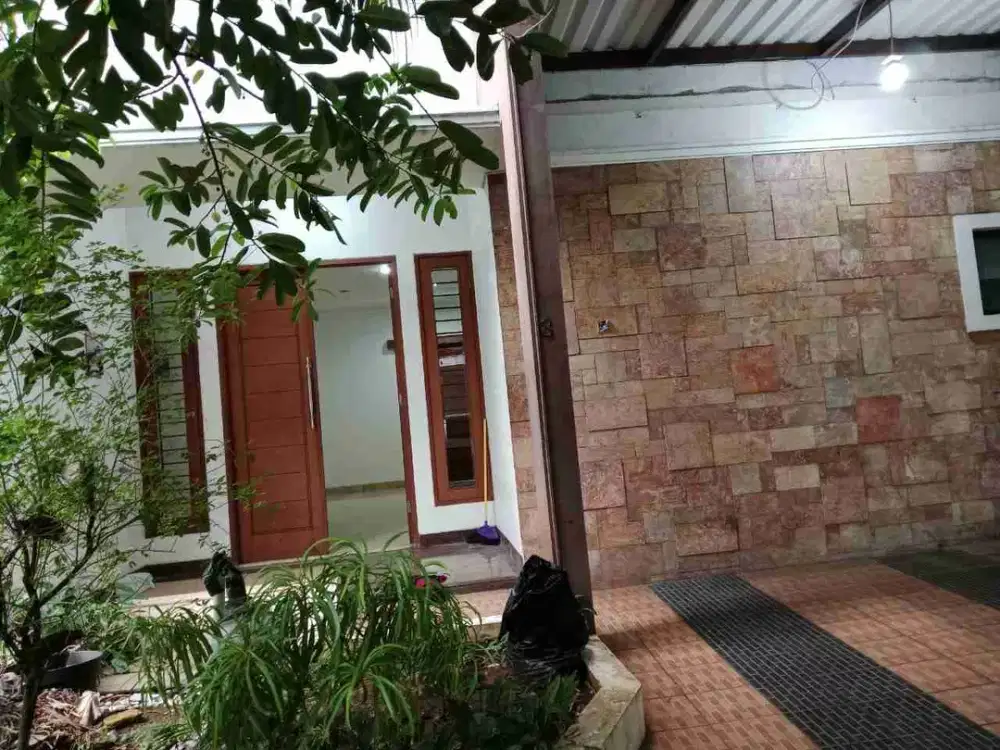 Rumah ada Furnished nya di town house pondok pinang Jakarta selatan