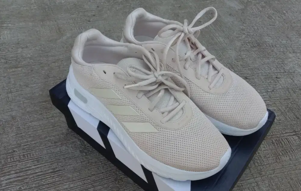 Sepatu adidas Cloudfoam