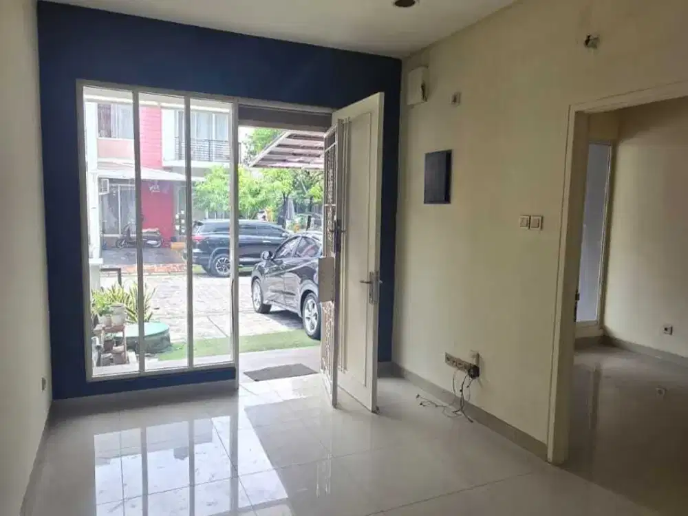 Disewakan Murah Rumah Golf Lake Residence Cengkareng Siap Huni - Lokasi Strategis