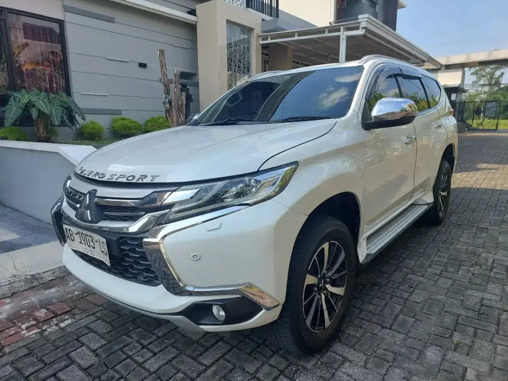 Pajero Sport Dakar 4x2 2017 black piano istimewa