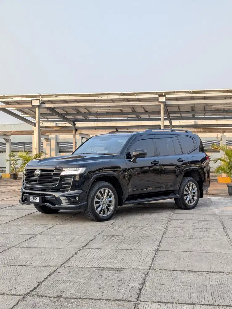 KM 22 RIBUAN! LAND CRUISER VXR 300 VX-R 300 4x4 DIESEL SOLAR 2023